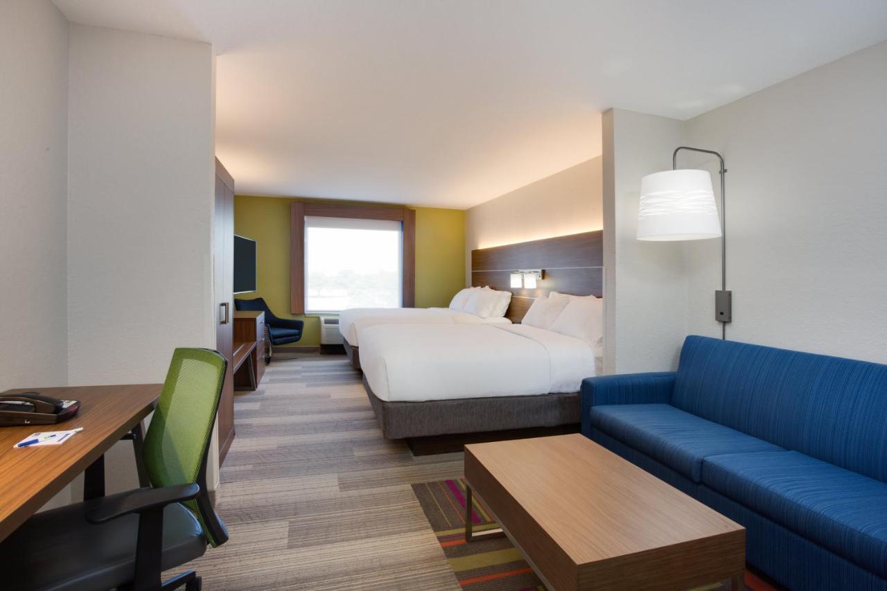 Holiday Inn Express Hotel & Suites Tampa-Fairgrounds-Casino By Ihg Room photo