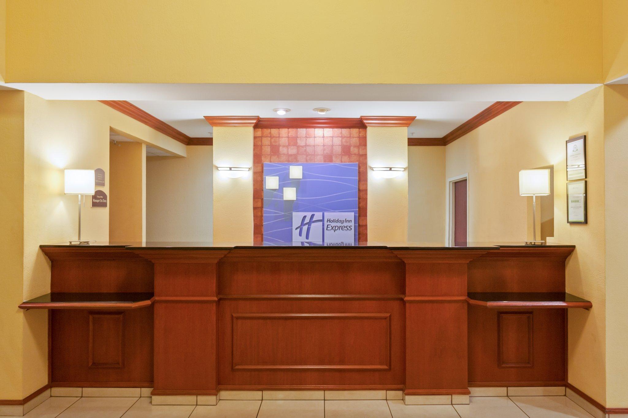Holiday Inn Express Hotel & Suites Tampa-Fairgrounds-Casino By Ihg Exterior photo