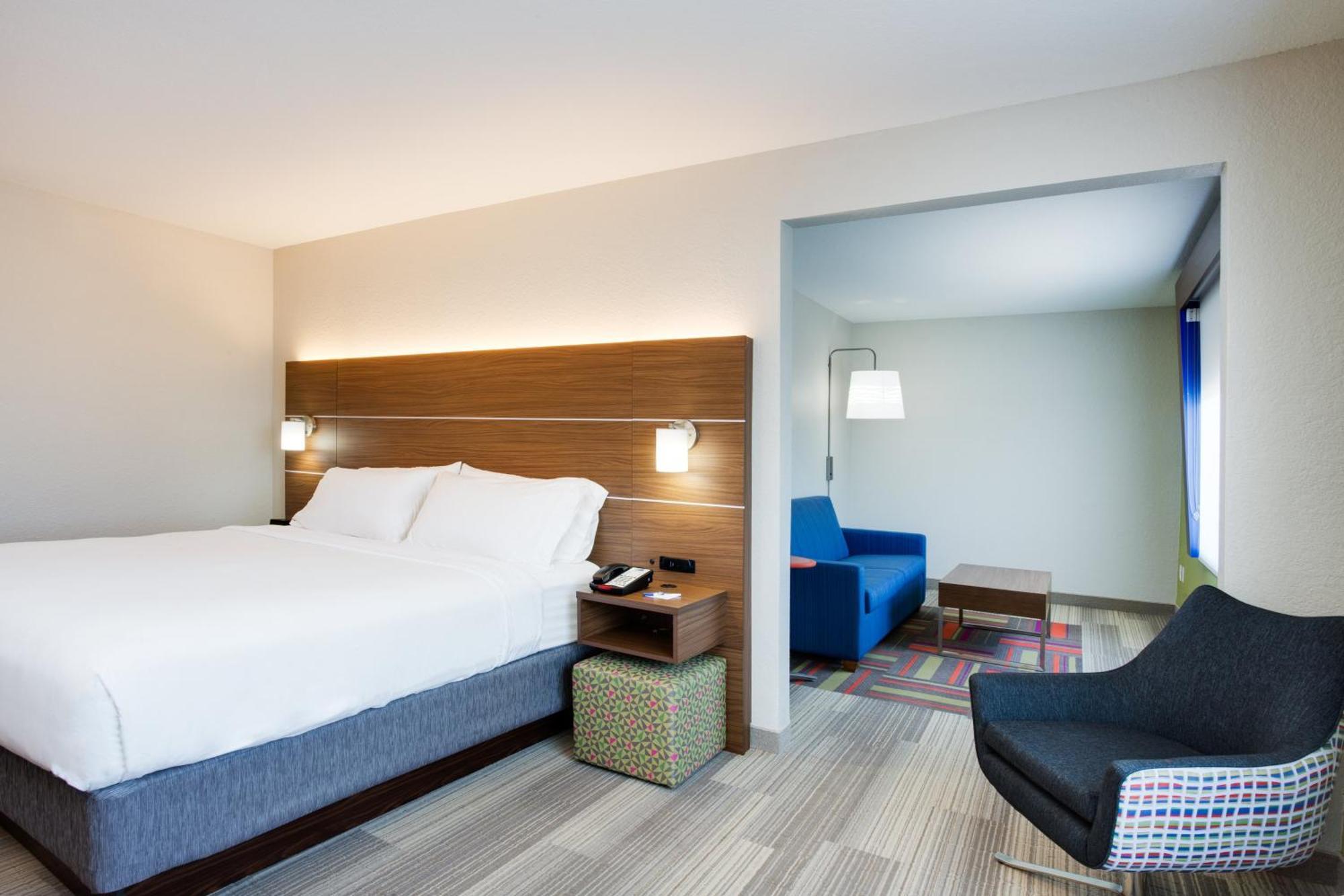 Holiday Inn Express Hotel & Suites Tampa-Fairgrounds-Casino By Ihg Exterior photo