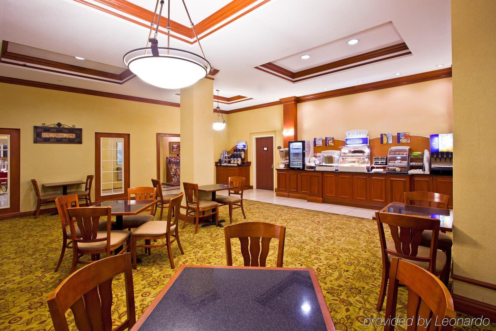 Holiday Inn Express Hotel & Suites Tampa-Fairgrounds-Casino By Ihg Restaurant photo
