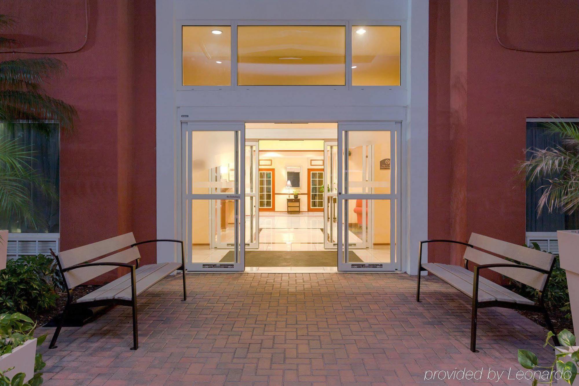 Holiday Inn Express Hotel & Suites Tampa-Fairgrounds-Casino By Ihg Exterior photo