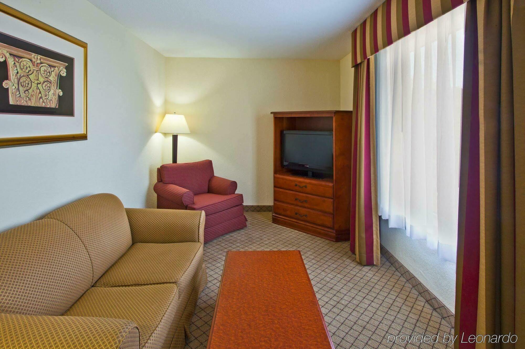 Holiday Inn Express Hotel & Suites Tampa-Fairgrounds-Casino By Ihg Room photo